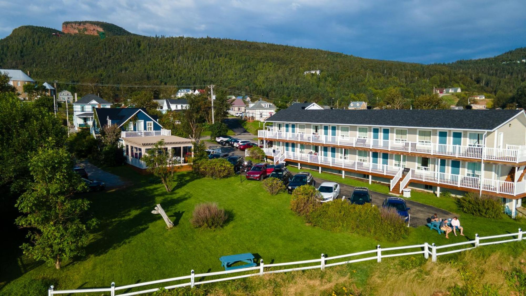 Hotel Les Trois Soeurs Perce Ngoại thất bức ảnh